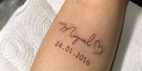 tatuaje de fecha de nacimiento